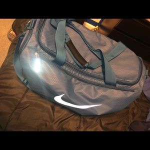 nike air maz xl duffel bag